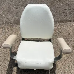 08088 Garelick Folding Helm Seat With Pedestal Swivel Mount #08088