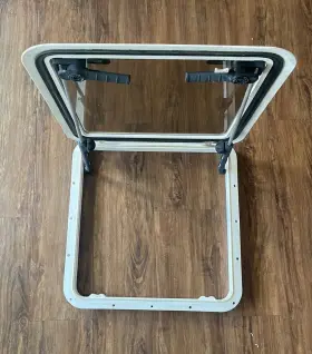 592-1919-05-02sc-05 Jim Black 591-1919-05-02-05 Boat Hatch White Pre-owned 19 Inch X