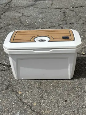 200206 Nautique Hard Cooler- Large - Used In G23/g25 And P Series. Fits Deck