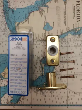 580600-1 Sea-dog Cast Brass Oarlock Top Mount With Polyethylene Insert Rowlock